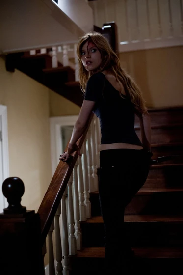 Bella Thorne en amityville-el-despertar