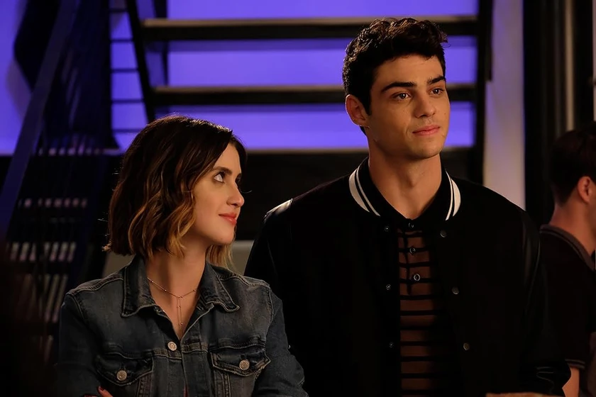 Laura Marano y Noah Centineo en la-cita-perfecta
