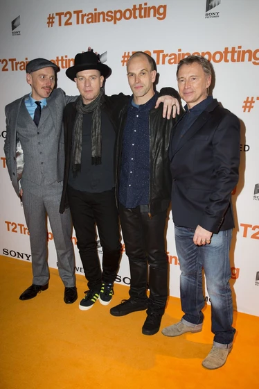 Ewan McGregor, Robert Carlyle, Jonny Lee Miller y Ewen Bremner en t2-trainspotting (Premiere en Edimburgo. Enero 2017)