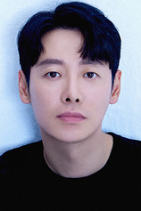 picture of actor Dong-wook Kim