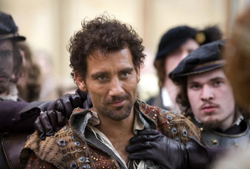 Clive Owen en elizabeth-la-edad-de-oro