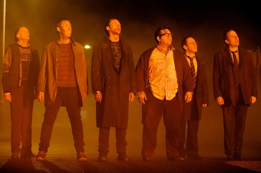 Paddy Considine, David Bradley [IV], Simon Pegg y Nick Frost en Bienvenidos al fin del mundo