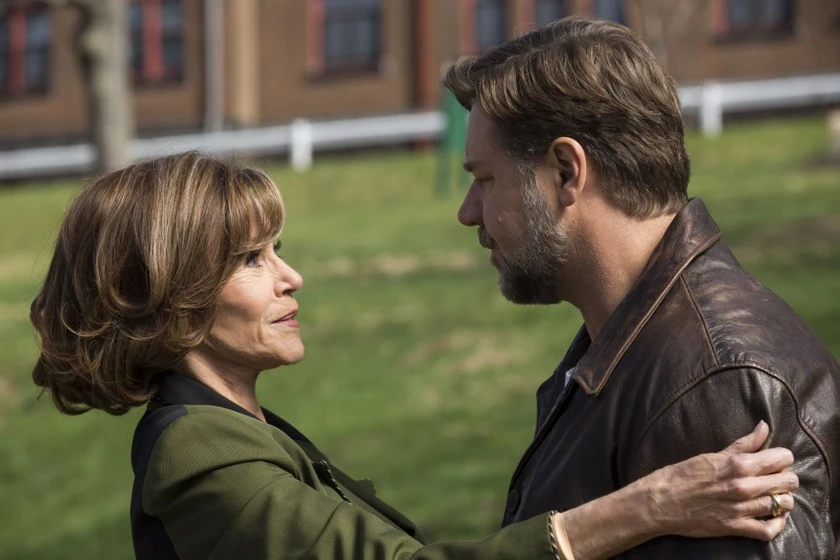 Jane Fonda y Russell Crowe en de-padres-a-hijas