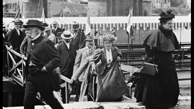 Imagen de Neuville-sur-Saône: Débarquement du congrès des photographes à Lyon
