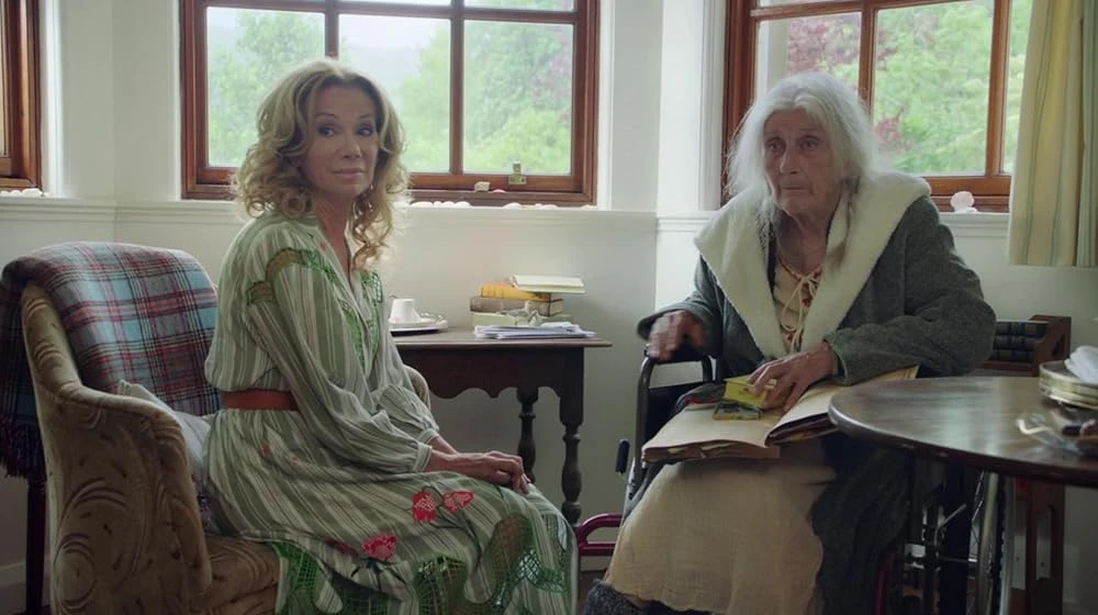 Phyllida Law y Kathie Lee Gifford en entonces-llegaste-tu