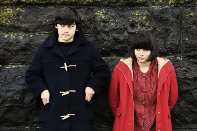 Yasmin Paige y Craig Roberts en submarine