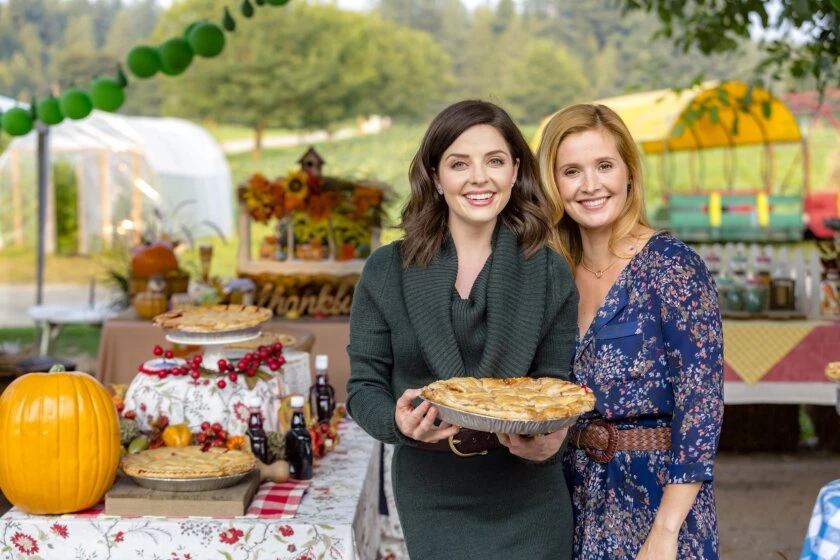 Chiara Zanni y Jen Lilley en cosecha-de-amor