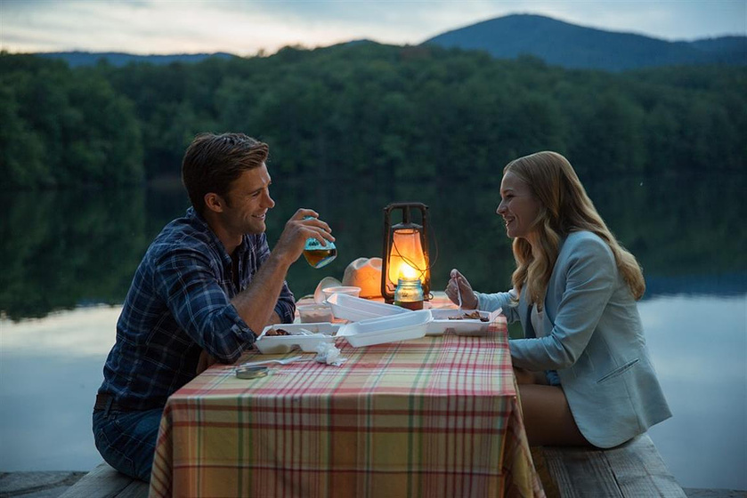 Scott Eastwood y Melissa Benoist en El Viaje más largo