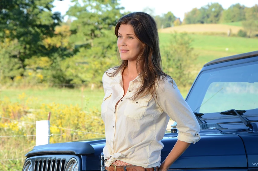 Sarah Lancaster en un-extrano-en-sugarcreek