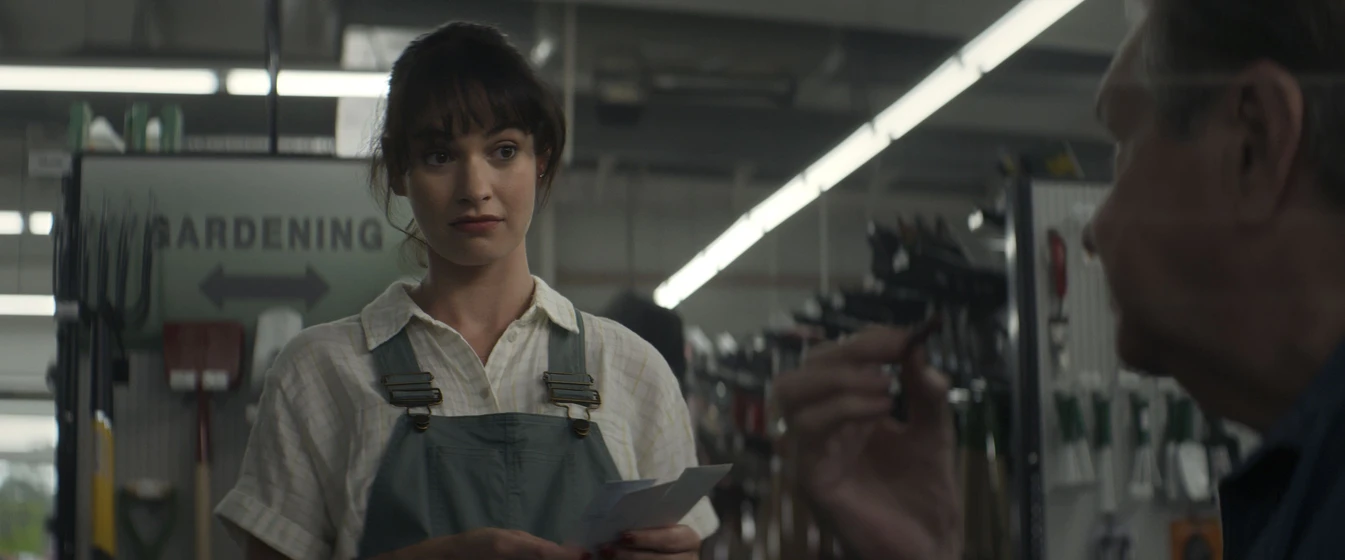 Lily James en fuera-de-ley