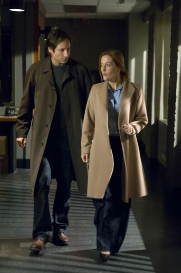David Duchovny y Gillian Anderson en x-files-creer-es-la-clave