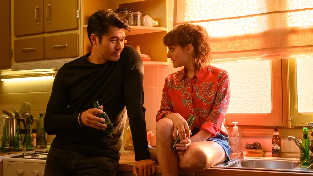 Henry Golding y Beatrice Grannò en daniela-forever