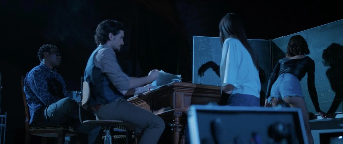Ariadna Cabrol, Tyler Tackett, Edward Apeagyei y Tamara Radovanović en the-quantum-devil