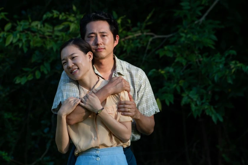 Steven Yeun y Yeri Han en minari-historia-de-mi-familia