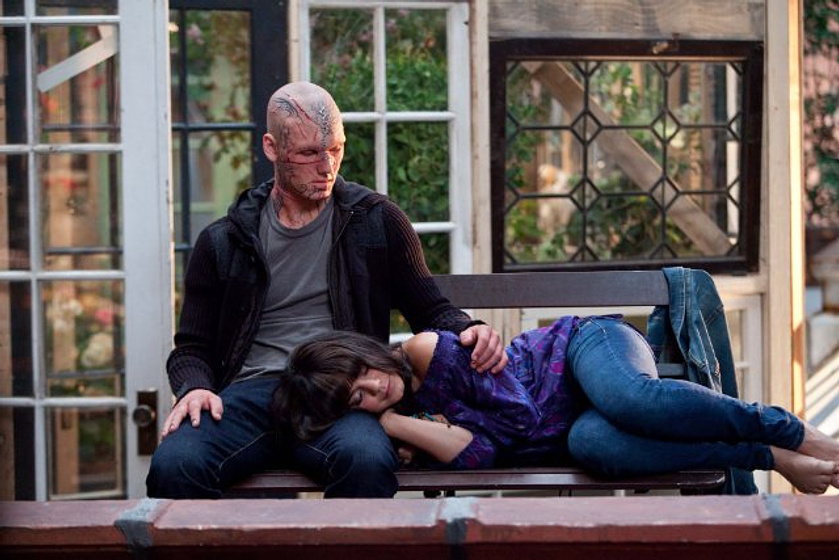 Vanessa Hudgens y Alex Pettyfer en El Corazón de la Bestia