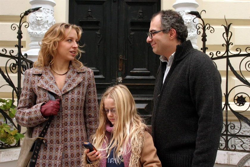 Nina Proll, Michael Niavarani y Lili Hering en erbin-mit-herz