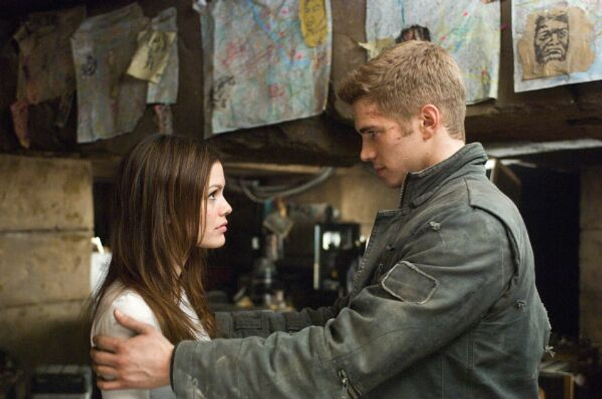 Hayden Christensen y Rachel Bilson en Jumper