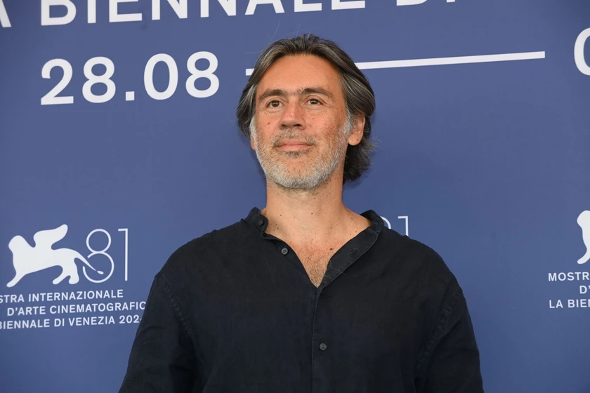 Emmanuel Mouret en tres-amigas-2024 (Festival de Venezia. Agosto 2024)