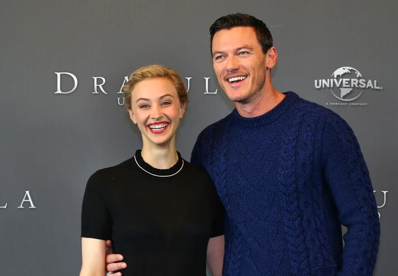 Sarah Gadon y Luke Evans en dracula-la-leyenda-jamas-contada (Premiere en Berlin. Octubre 2014)