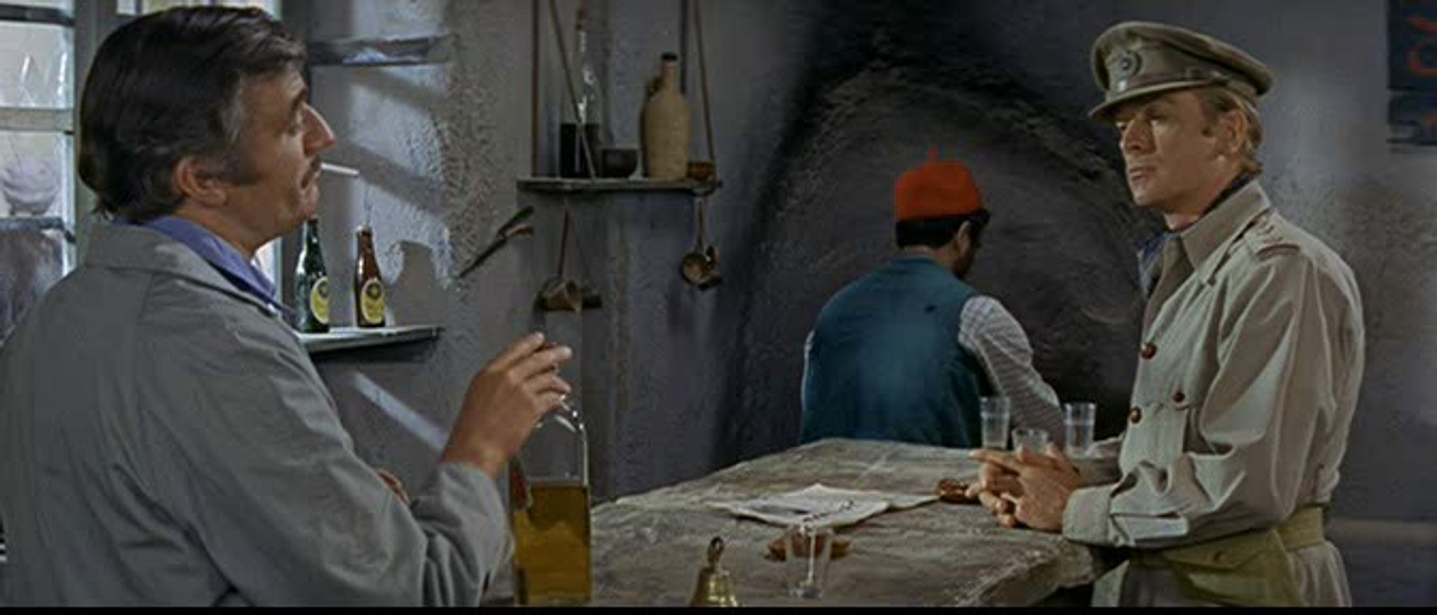 Michael Caine y Nigel Davenport en Mercenarios sin Gloria