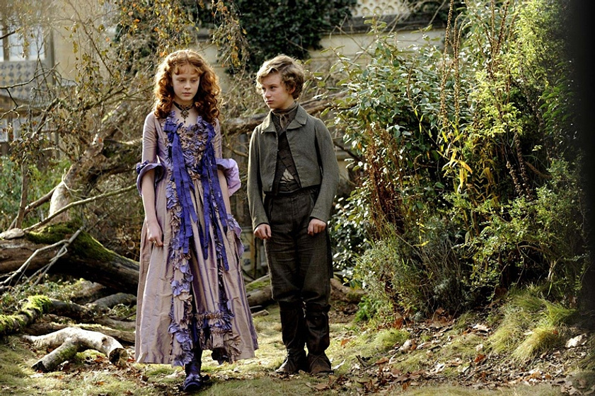 Toby Irvine y Helena Barlow en Grandes Esperanzas