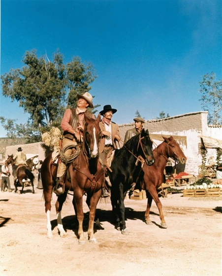 John Wayne, Patrick Wayne y Christopher Mitchum en el-gran-jack