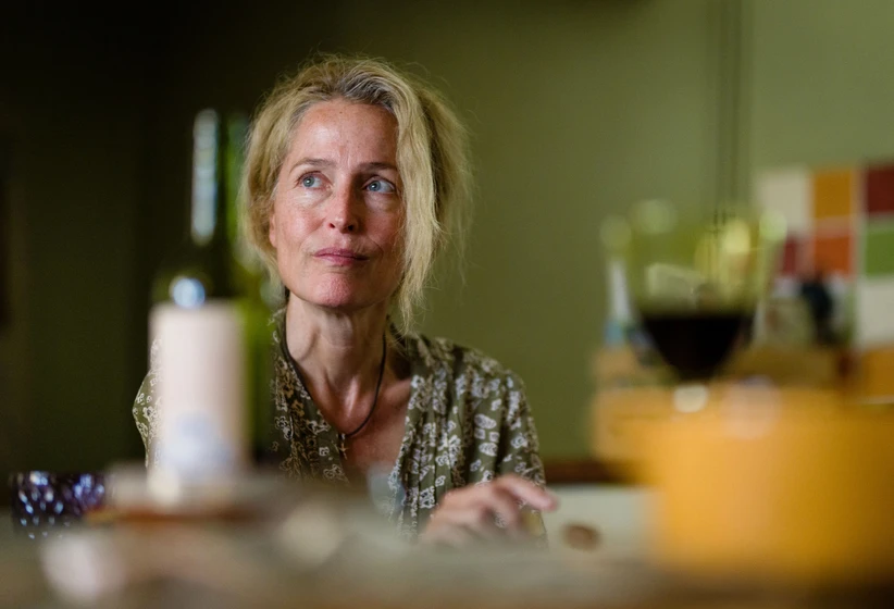 Gillian Anderson en el-sendero-de-la-sal