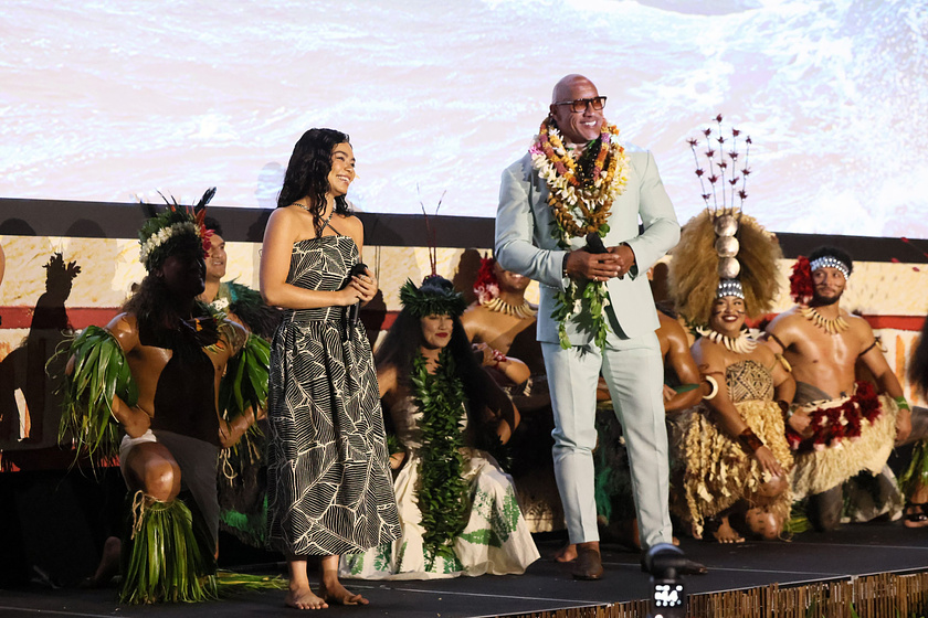 Dwayne Johnson y Auli'i Cravalho en Vaiana 2 (Premiere en Hawaii. Noviembre 2024)