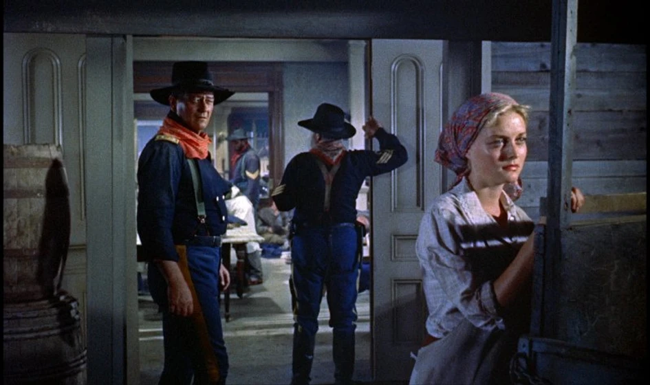 John Wayne y Constance Towers en Misión de audaces
