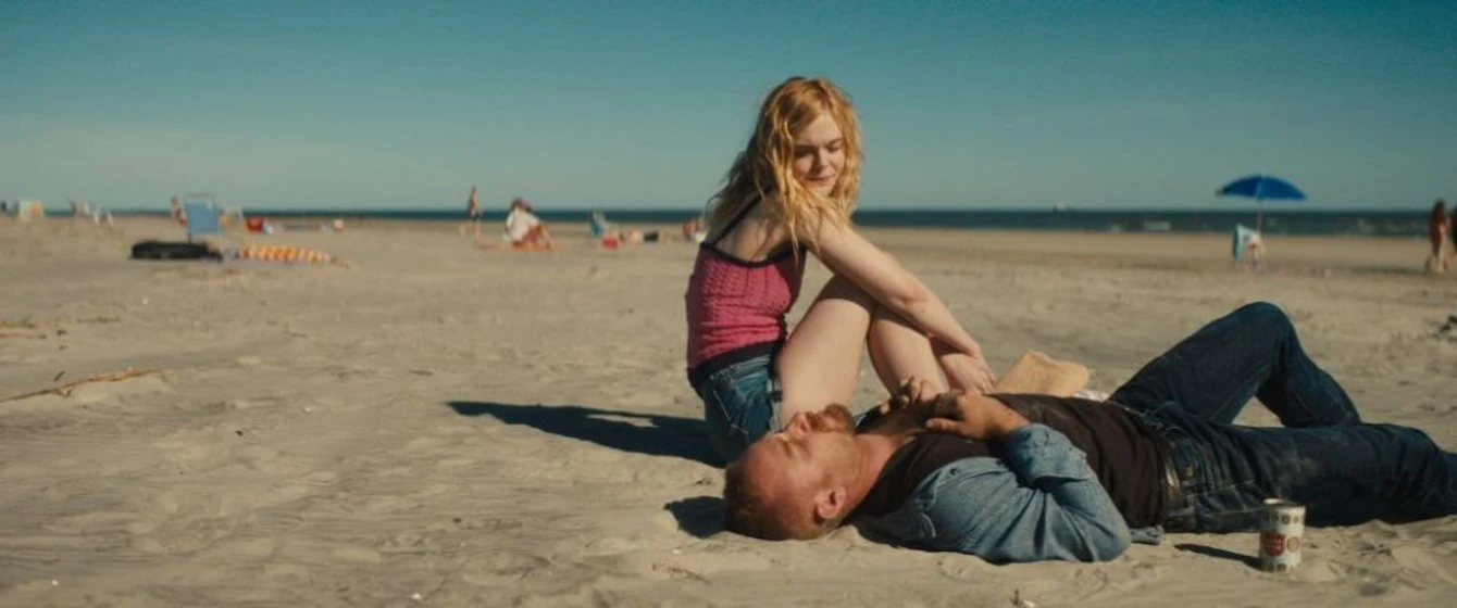 Elle Fanning y Ben Foster en galveston