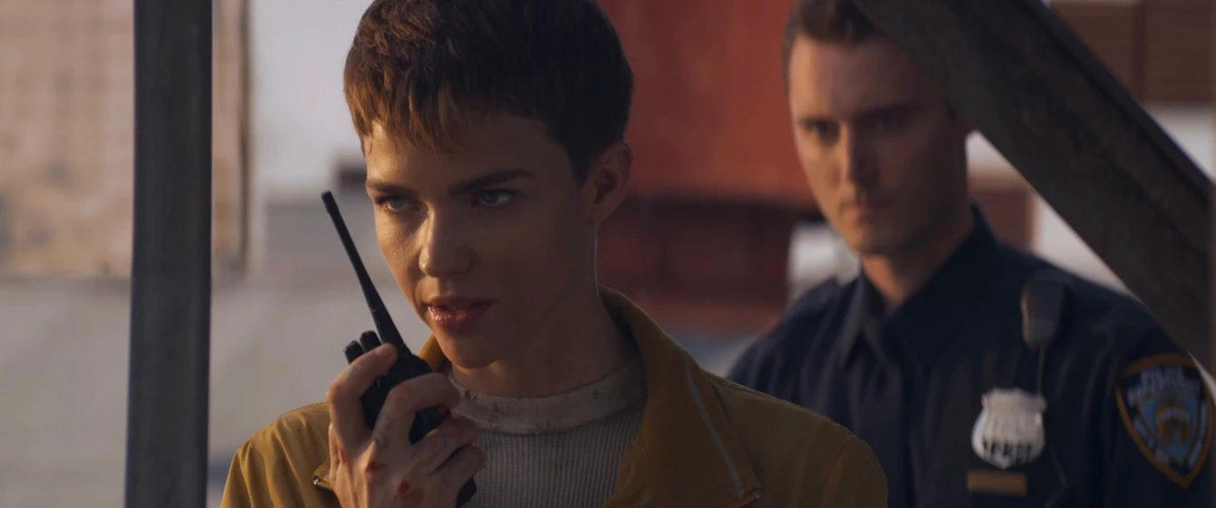 Ruby Rose y Jamie Satterthwaite en the-doorman