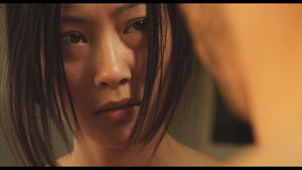 Corinne Yam en Love and Bruises