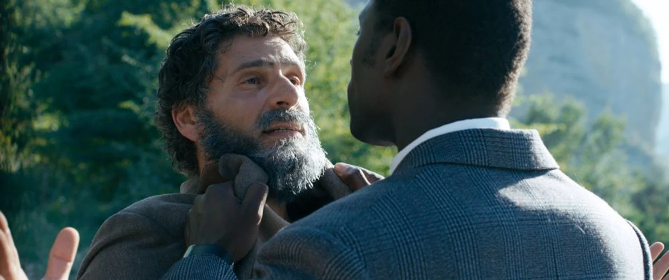 Pascal Elbé y Omar Sy en el-doctor-de-la-felicidad