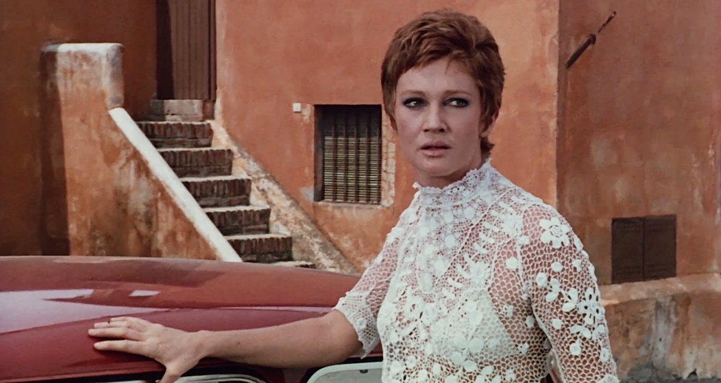 Carla Gravina en el-anticristo