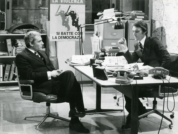 Gian Maria Volonté y John Steiner en noticias-de-una-violacion-en-primera-pagina