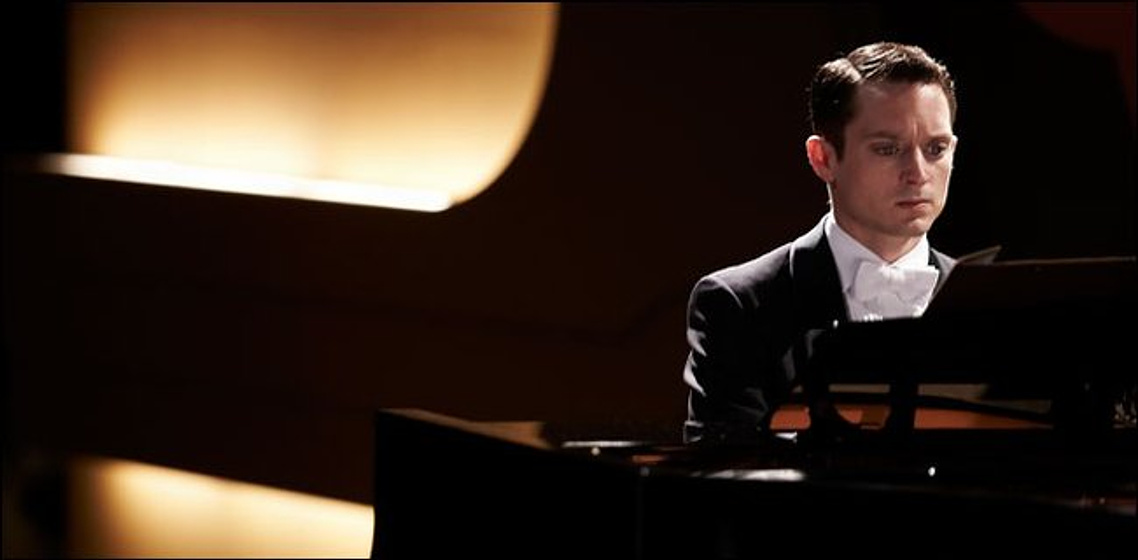 Elijah Wood en Grand Piano