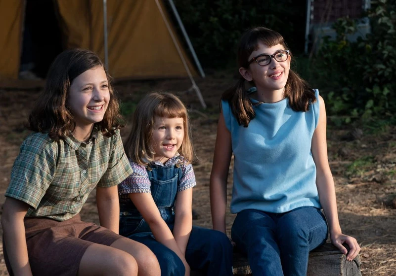 Julia Butters y Keeley Karsten en los-fabelman