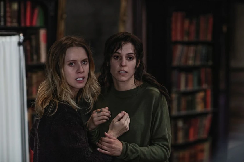 Manuela Vellés y Maggie Civantos en la-influencia