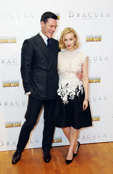 Sarah Gadon y Luke Evans en dracula-la-leyenda-jamas-contada (Premiere en Londres. Octubre 2014)