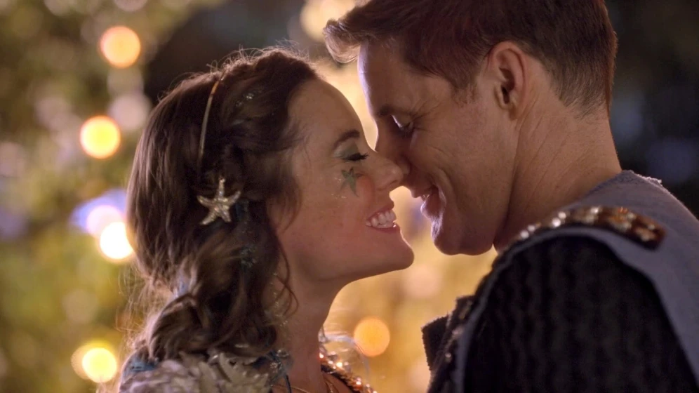 Sam Jaeger y Ashley Williams en un-beso-en-otono