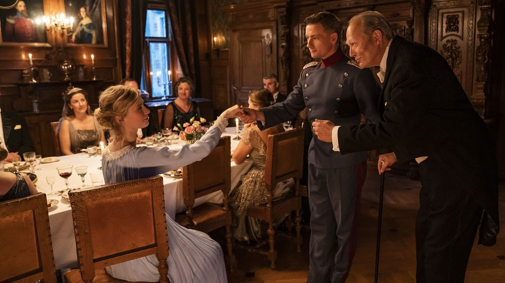 Lars Mikkelsen, Clara Rosager y Lukas Toya en La Impaciencia del Corazón