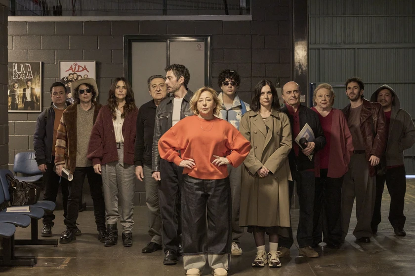 Pepe Viyuela, Secun de la Rosa, Canco Rodríguez, Carmen Machi, David Castillo [IV], Paco León, Marisol Ayuso, Eduardo Casanova, Miren Ibarguren, Oscar Reyes y Melani Olivares en Aída y Vuelta (Rodaje)