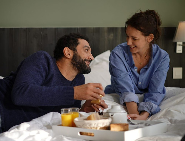 Ramzy Bedia y Pauline Clément en Lola y sus Hermanos