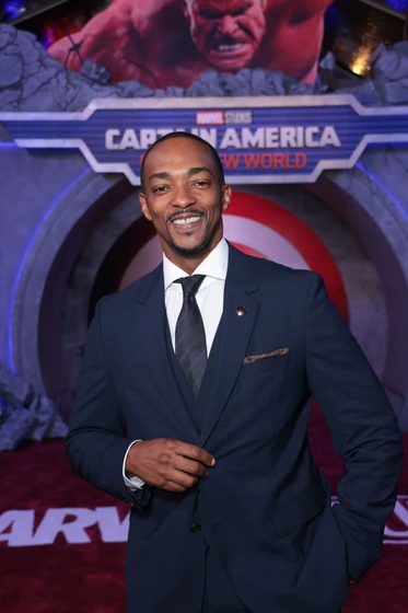 Anthony Mackie en Capitán América: Brave New World (Premiere en Los Angeles. Febrero 2025)