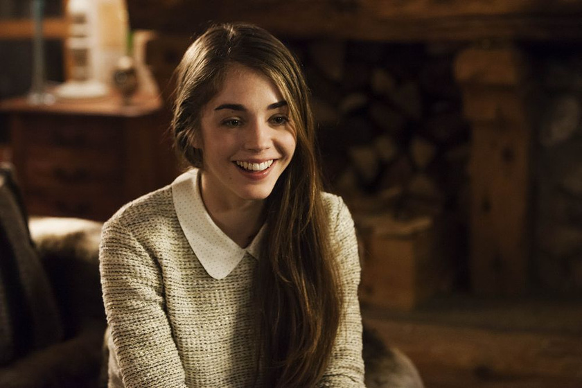 Alice Isaaz en Los Ojos Amarillos de los Cocodrilos