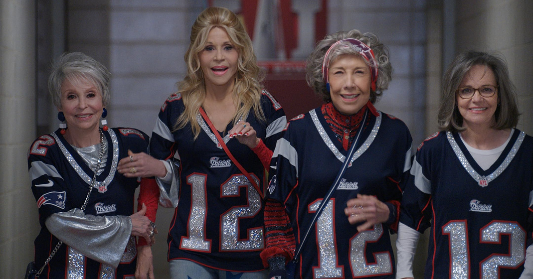Rita Moreno, Jane Fonda, Sally Field y Lily Tomlin en Locas Por Brady