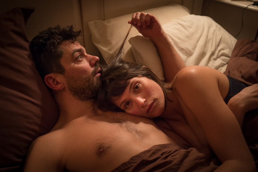 Dominic Cooper y Gemma Arterton en La Búsqueda de la Felicidad