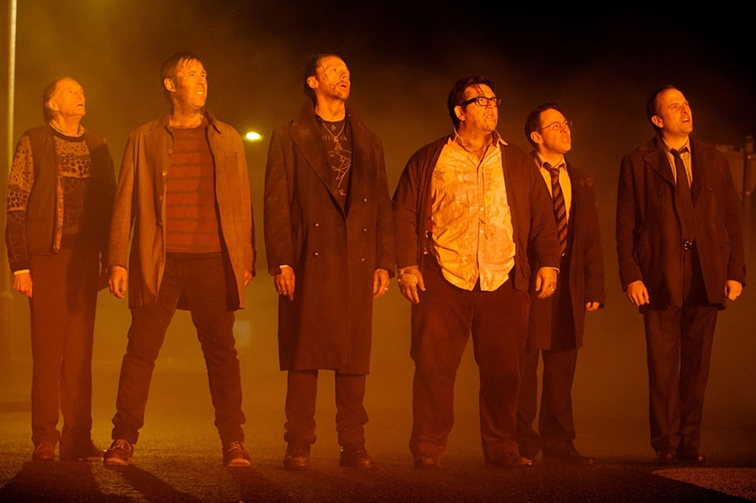 Paddy Considine, David Bradley [IV], Simon Pegg y Nick Frost en Bienvenidos al fin del mundo