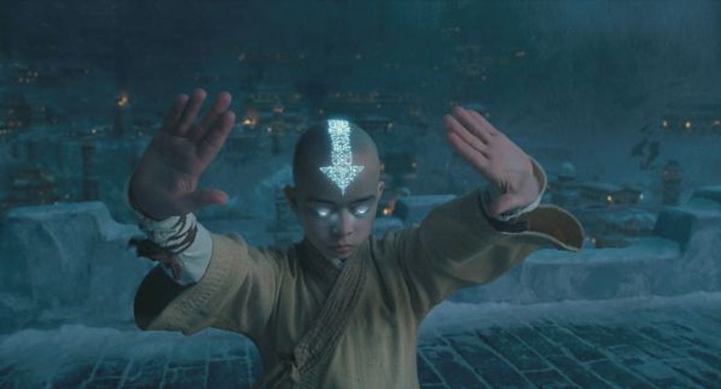 Noah Ringer en Airbender. El último guerrero