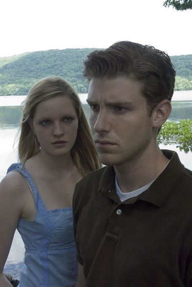 Jon Foster y Sophie Traub en Tenderness